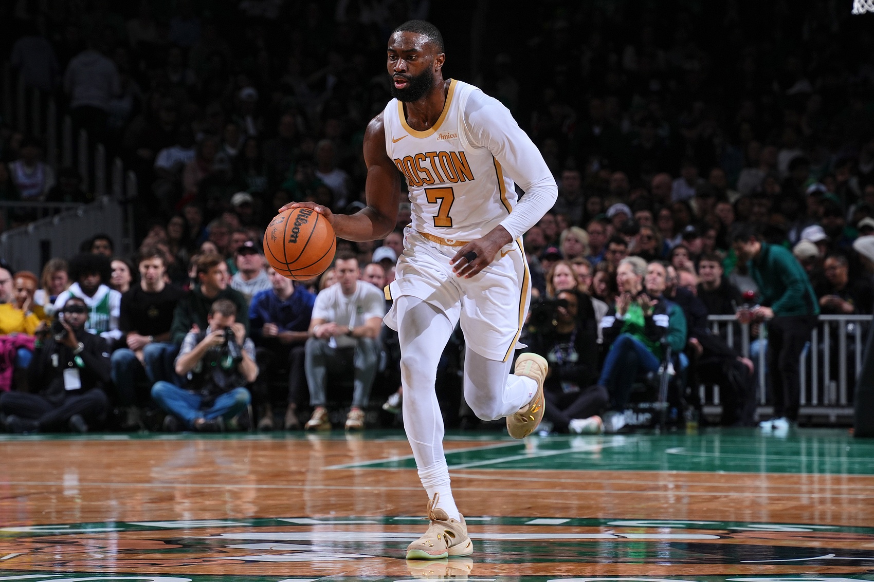 开云体育平台-上一场额度用完了？杰伦·布朗半场14中3 仅得7分6板3助另2次失误