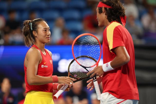 Kaiyun Sports-开云体育-张之臻郑钦文不敌德约组合 中国队仍可能晋级八强