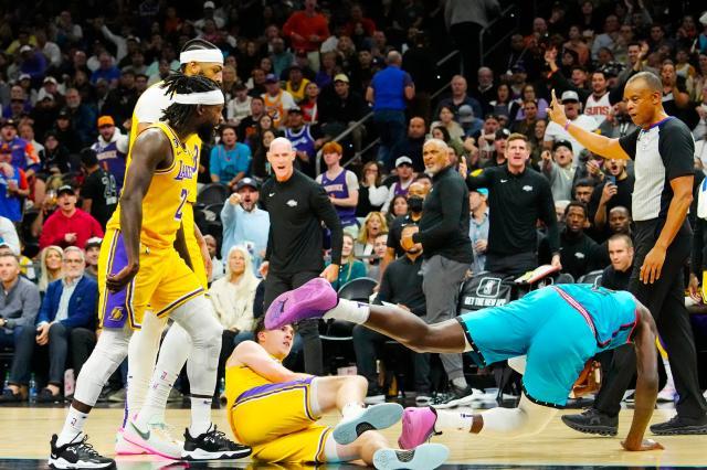 开云-爱游戏-贝弗利因冲动被禁赛三场，但湖人再不会让队友独行