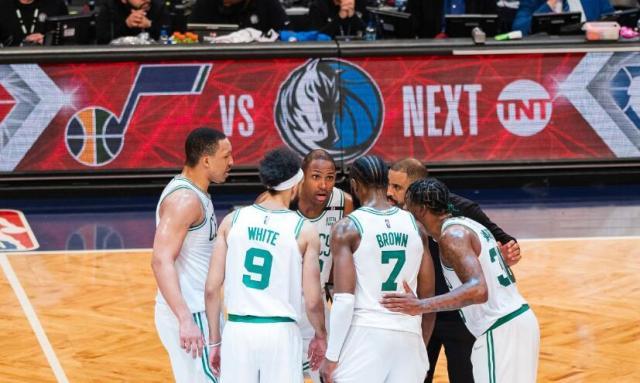 开云-爱游戏-团队篮球的胜利！绿军高举传统双塔大旗 复制马刺？