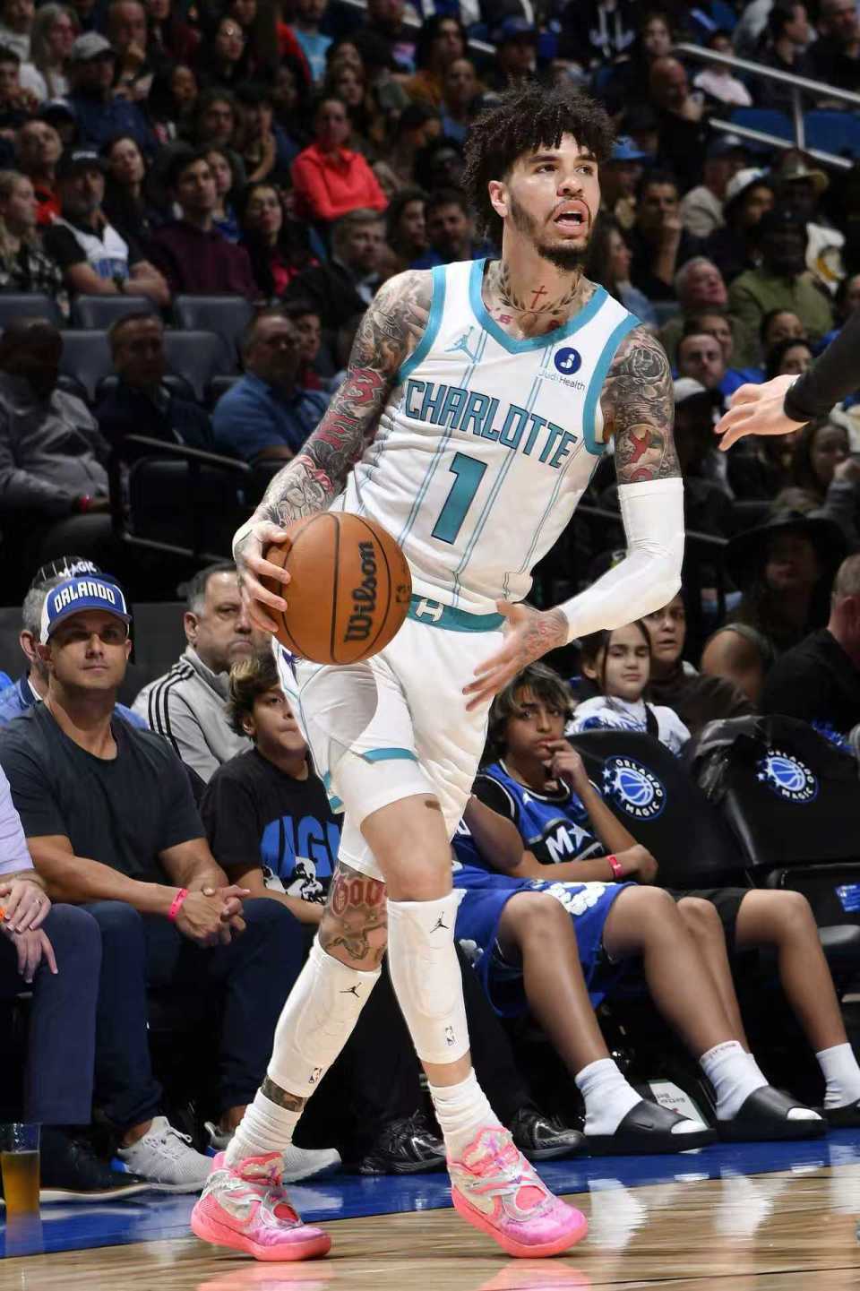 开云-爱游戏-大爆冷！黄蜂8人上双27分大胜魔术 三球16+6+7班凯罗23分