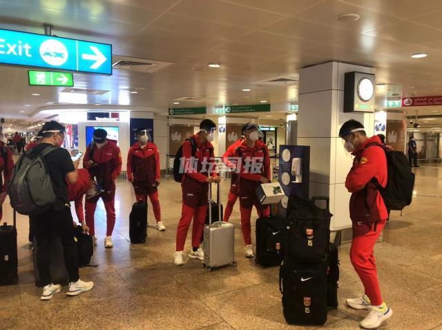 开云登录入口-国足顺利抵达沙迦 重回40强赛驻地有“家”的感觉