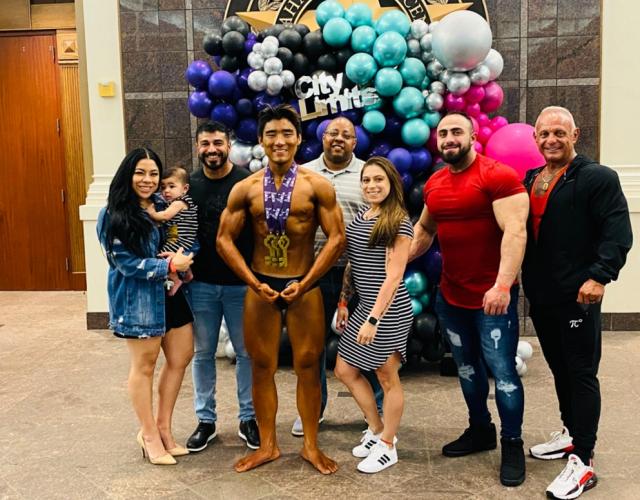 开云体育平台-异国健美比赛的中国冠军:体育如何塑造一个男子汉